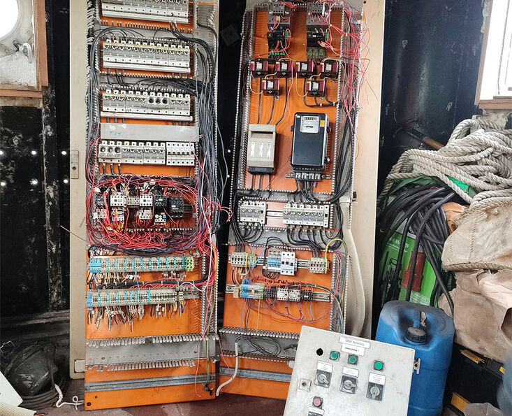 Die großen Elektro-Schaltschränke wurden demontiert
